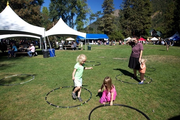 Festival, Hulu, il cerchio, i bambini