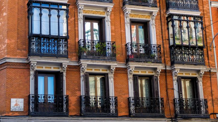 town, traditional, windows, apartment, architecture, balcony, brick, walls, building, city