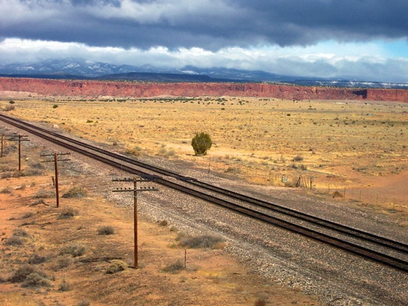 željezničke pruge, telefonske stupove, divlji zapad