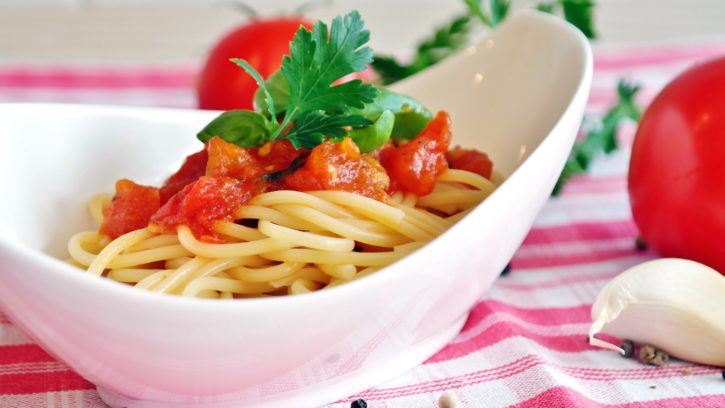 saus, tomaten, vegetarisch voedsel, basilicum, koolhydraten, koken, Italiaans eten, macaroni,