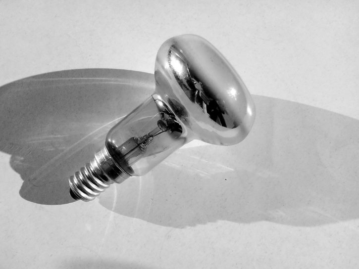Prekážkou žiarovka E14, hmlové svetlo žiarovky