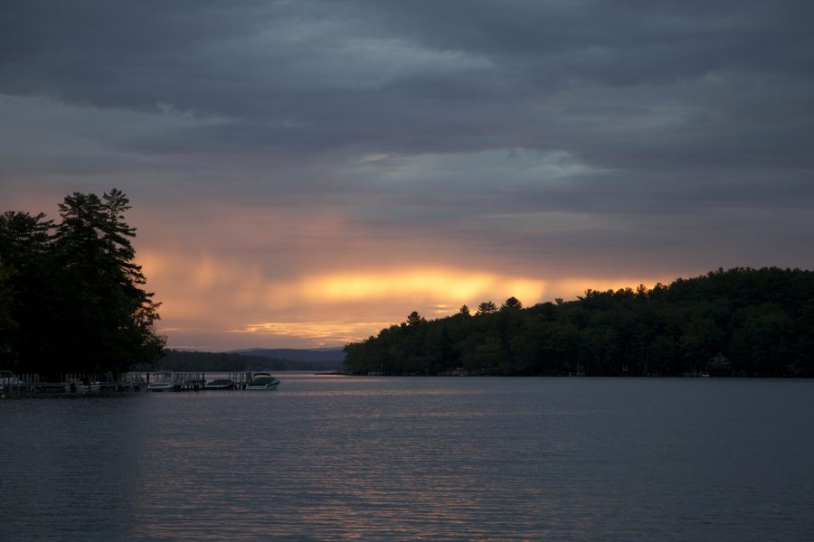 solnedgång, moln, sjön, dockade båtar, vatten