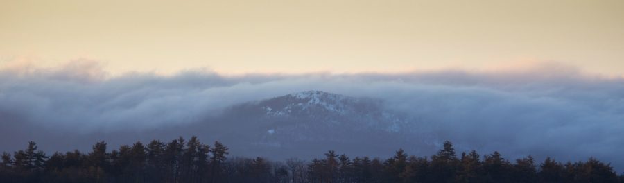 Πανόραμα ομίχλη, τοπίο, δέντρα, βουνά, σύννεφα