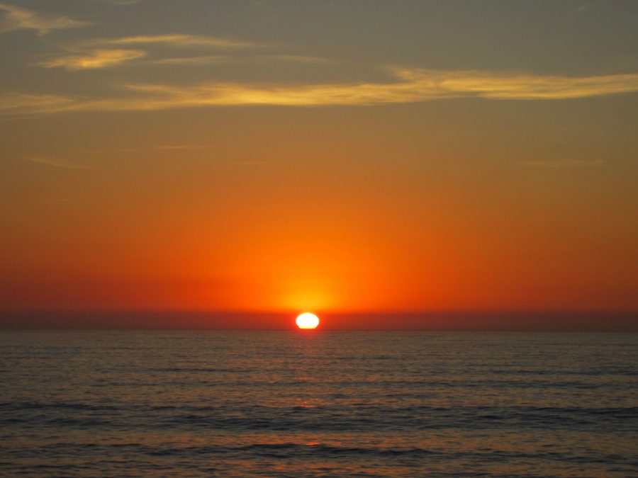 フリー写真画像 オレンジ色の夕日 海の夕日 夕焼け 海 水 雲 夏