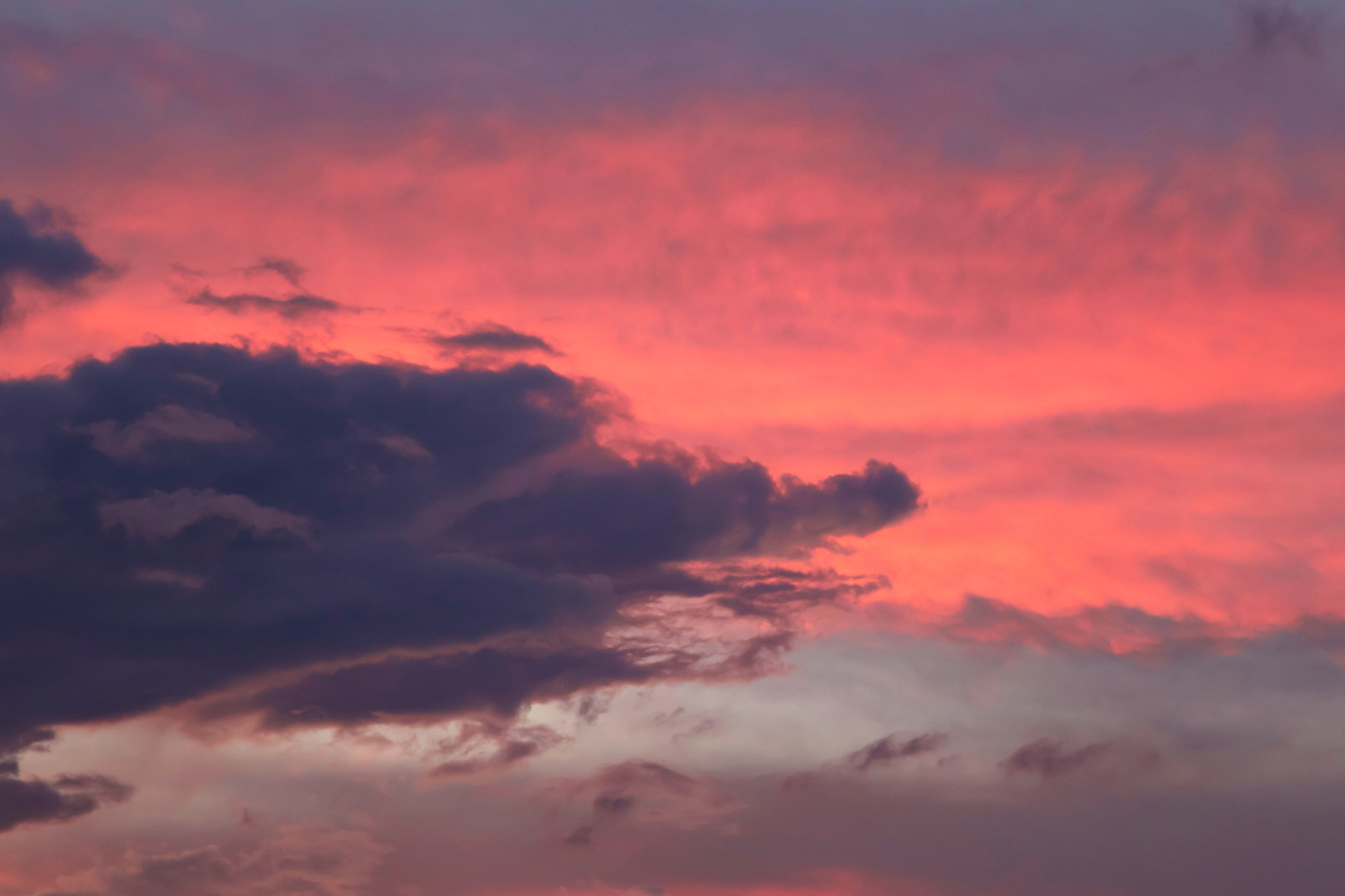 フリー写真画像 ピンクがかった雲紫の空 暗い雲 夕日 雲 空 夏の