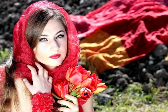 красивая девушка, красный шарф, портрет