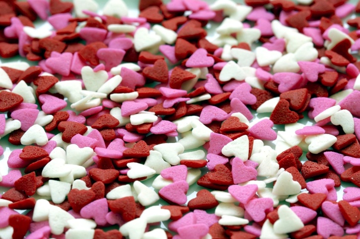 розовые сердца, красные сердца, день Святого Валентина, конфеты