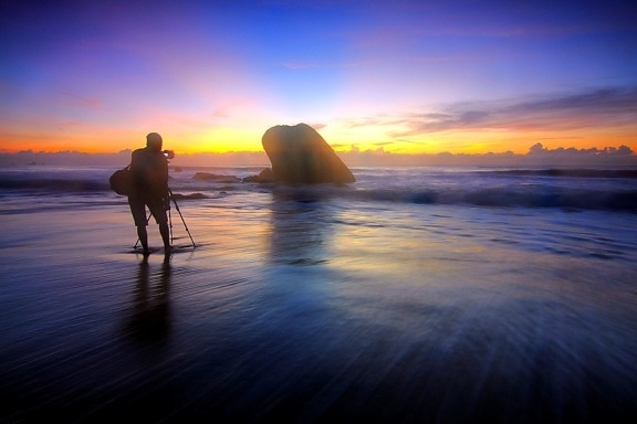 fotógrafo, fotografia de paisagem à beira-mar, pôr do sol