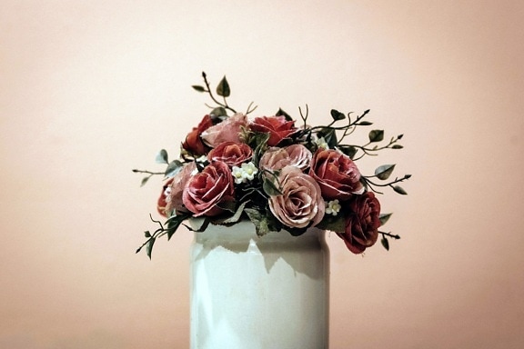 Vaze, roșii trandafiri, încă de viaţă