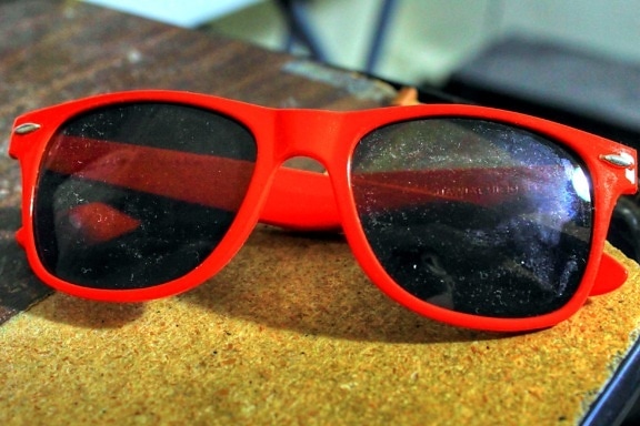 lunettes de soleil plastique orange
