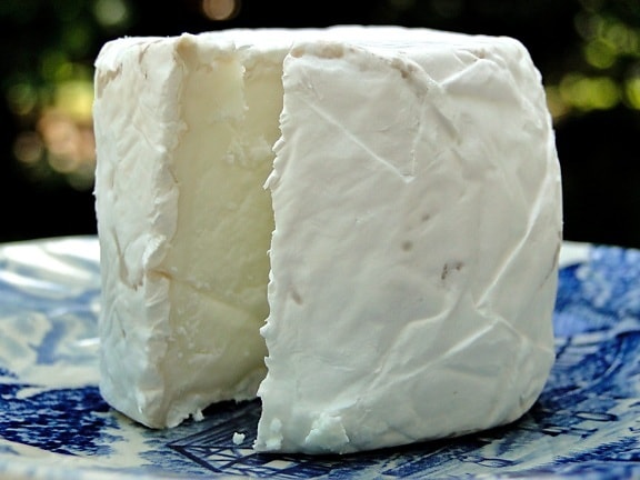 свіжий козячий сир