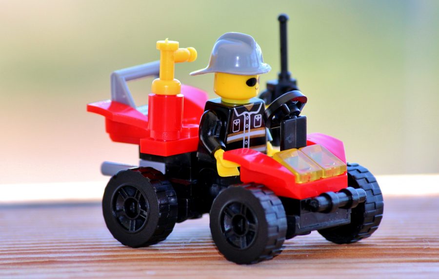 Lego man, lego-auto