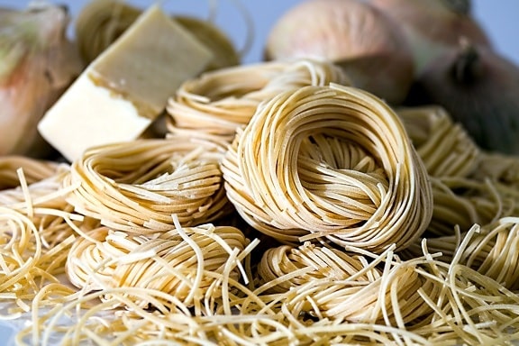 voedsel opgerold, pasta, noedels