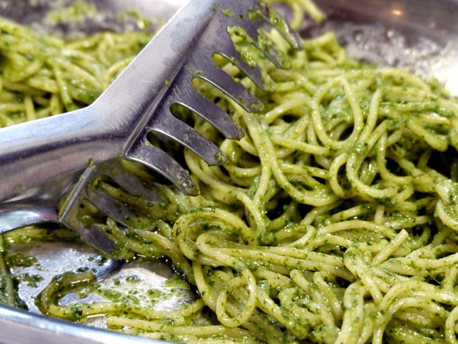 grön pasta nudlar