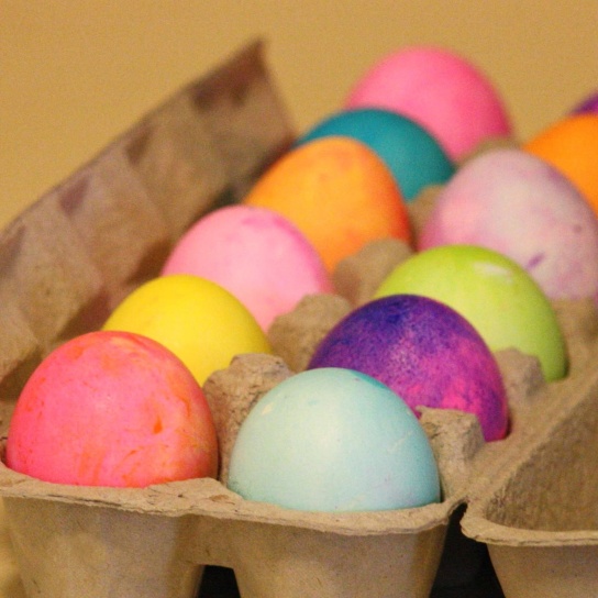 trứng đầy màu sắc, thùng carton, đầy đủ, trứng Phục sinh