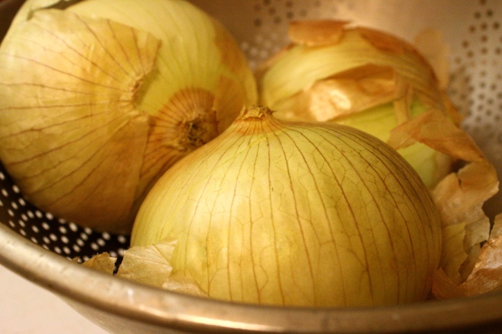 onions, bowl