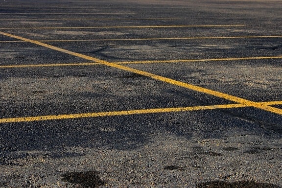 parking strzeżony, asfalt