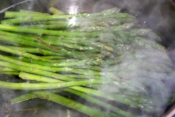 steamed, asparagus