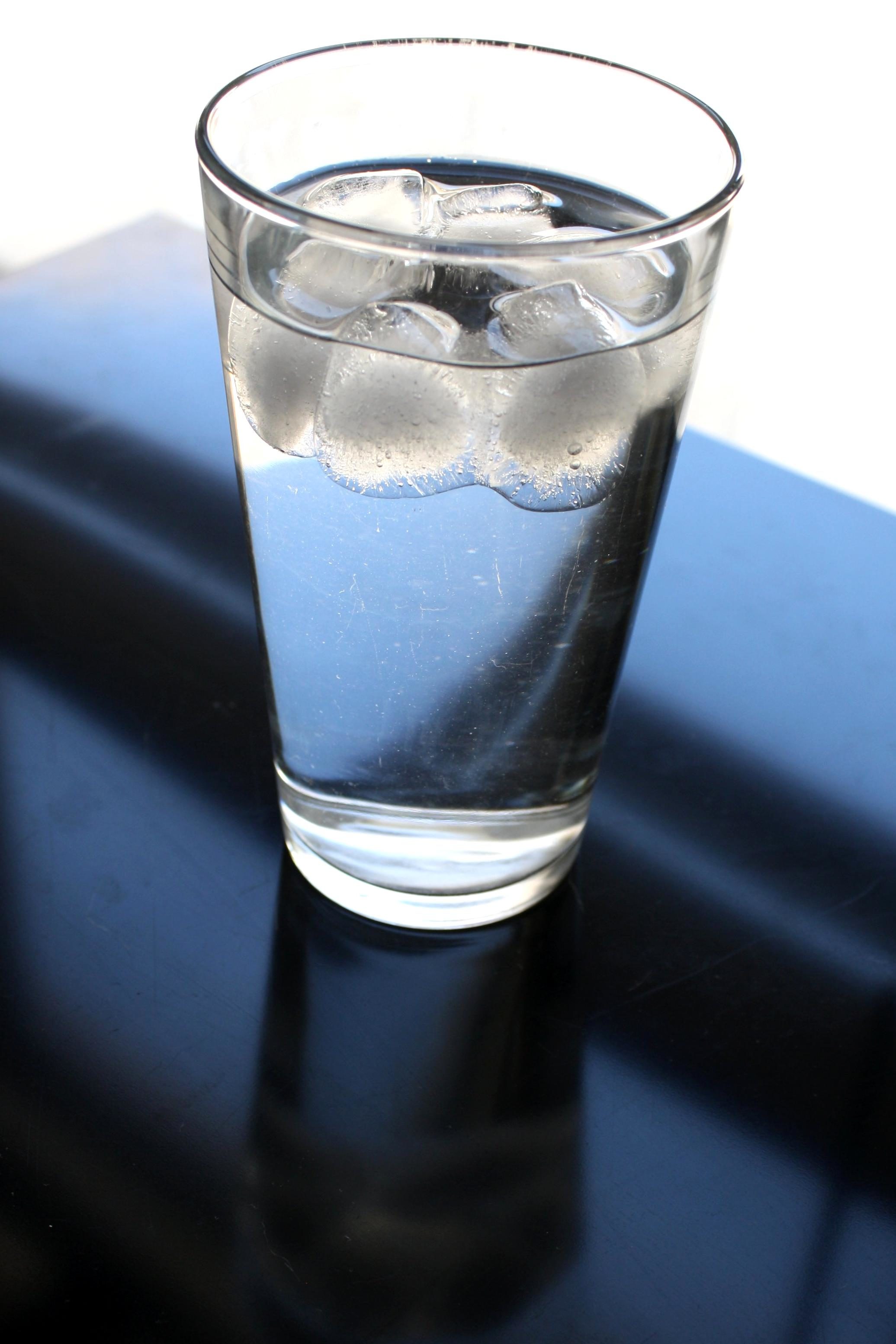 Resultado de imagen de vaso agua con hielo