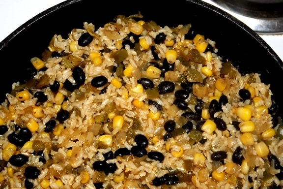 frijoles negros, arroz, placa de cocina, almuerzo