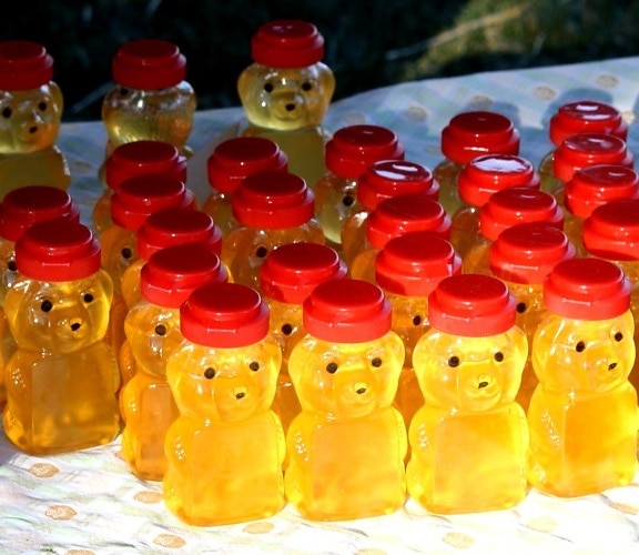 honey, plastic jars, sugar