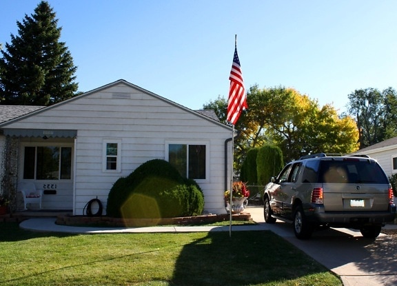 casa, exterior, bandera, vehículo deportivo utilitario