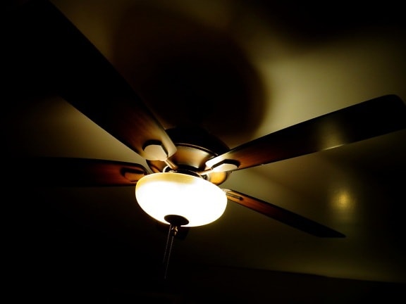Потолочный вентилятор, свет, тьма, интерьер, лампа