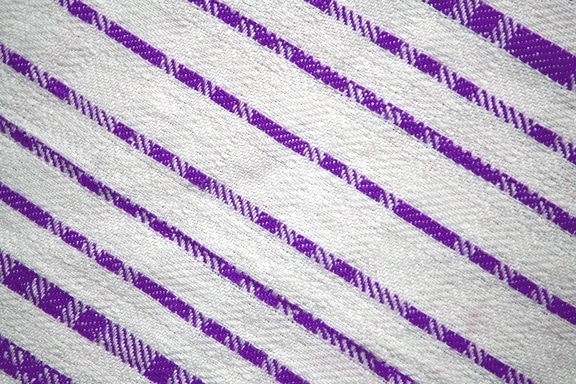 viola tessile colorato, strisce diagonali, tessuto, trama