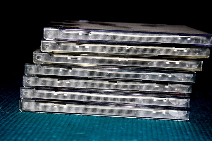 CD/DVD のディスクは、プラスチック製の箱
