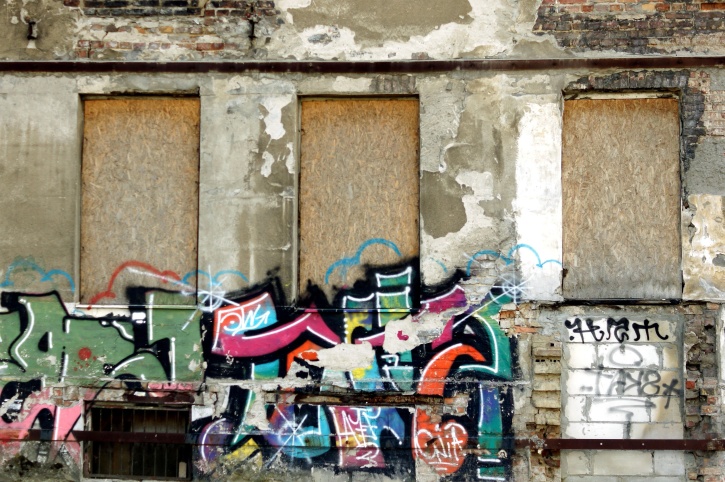 casa abbandonata, parete, strada, graffiti