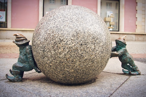 patung, seni, street, little dwarf, mendorong, bola besar
