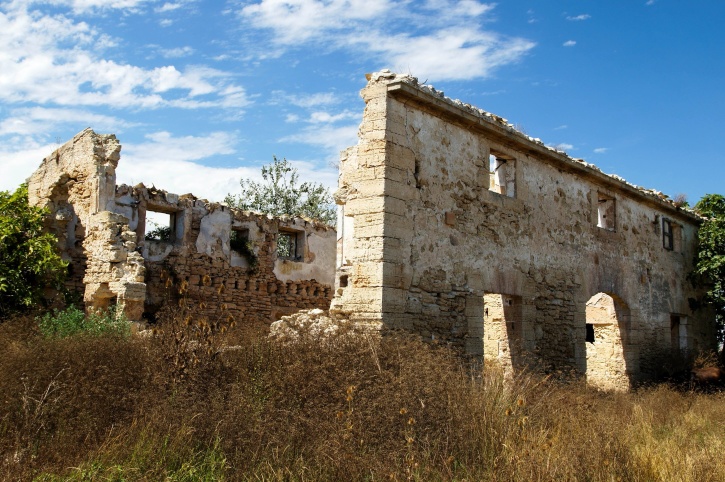 ødelagt bygning, gamle hus