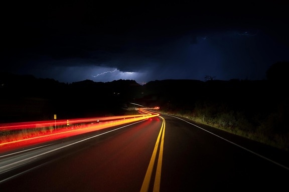 夜、道路、照明、交通信号灯、道路、フラッシュ雷雷雨