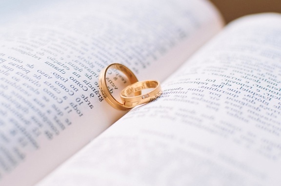 láska, prsteny, zlato, vzdělání, kniha, čtení, svatba, snubní prsten