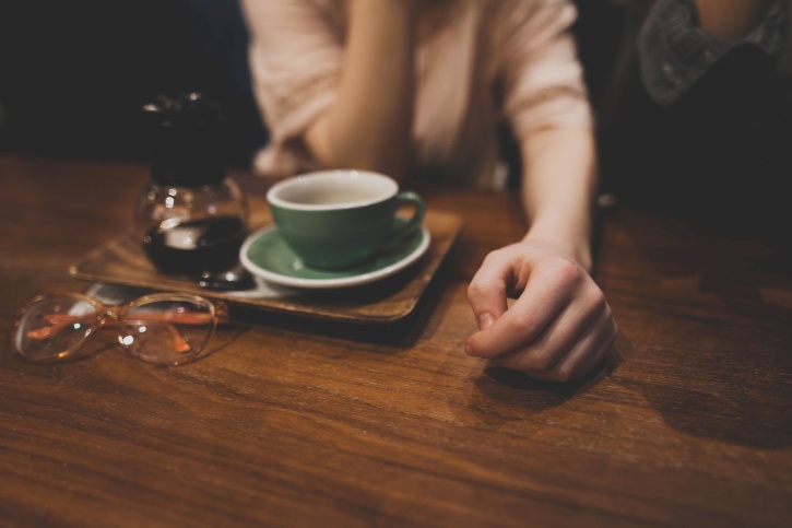 drink, eyeglasses, coffee cup, table