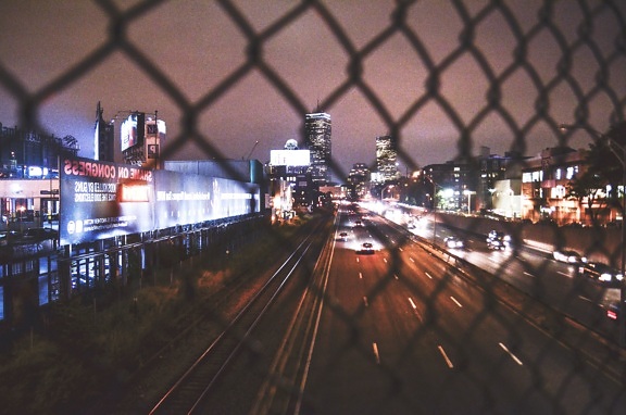 stedelijke, draad hek, billboard, gebouwen, stad, nacht, weg
