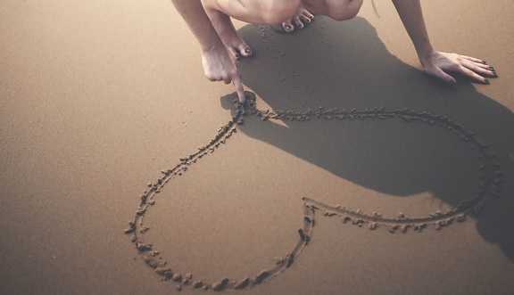coração, menina, felicidade, coração, areia, beira-mar, serenidade, praia, verão