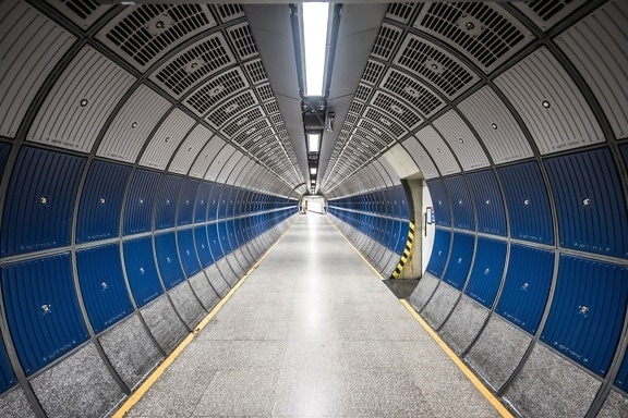地下、廊下のトンネル