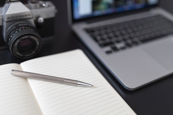 notebook, blyant, kamera, bærbar computer