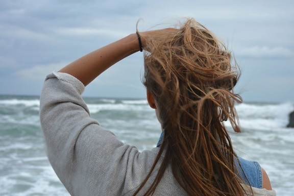 cô gái, người phụ nữ trẻ, tóc, nước, gió, biển, mùa hè