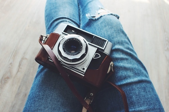 • fotoaparát, džíny, volný čas, móda