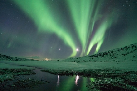 北極光、オーロラ、夜、山、自然、反射、空、雪、星空