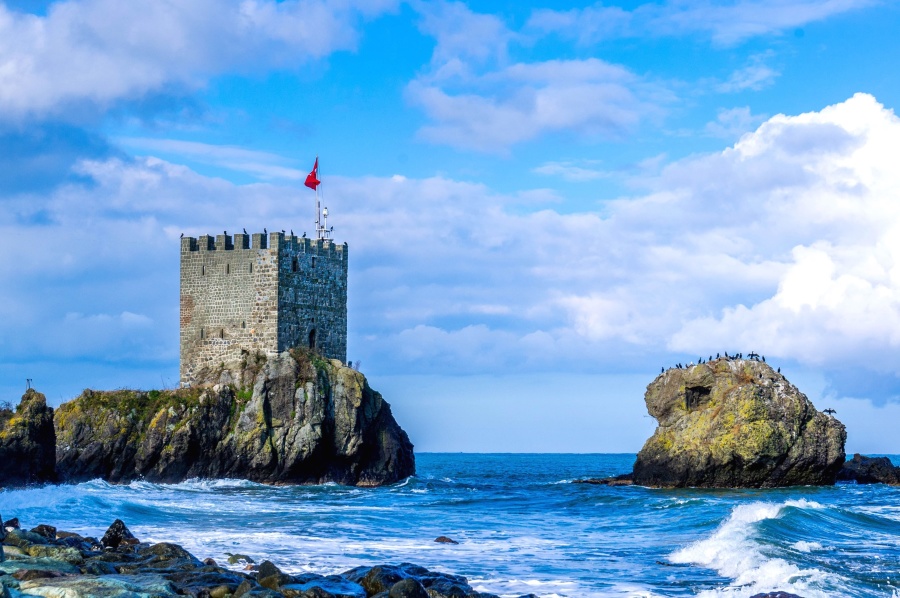 Замок фортеця океану, хвилі, Хмара, прапор
