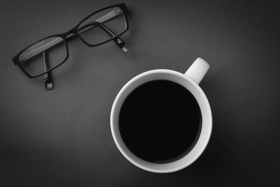 šálka kávy, nápoje, kofeín, dioptrické okuliare, hrnček s kávou