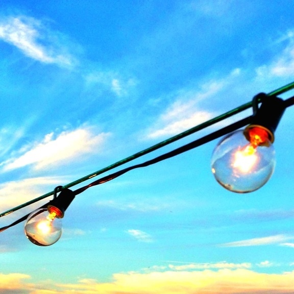 光の電球、雲、空、道路、夏、太陽、ランプ、ライト