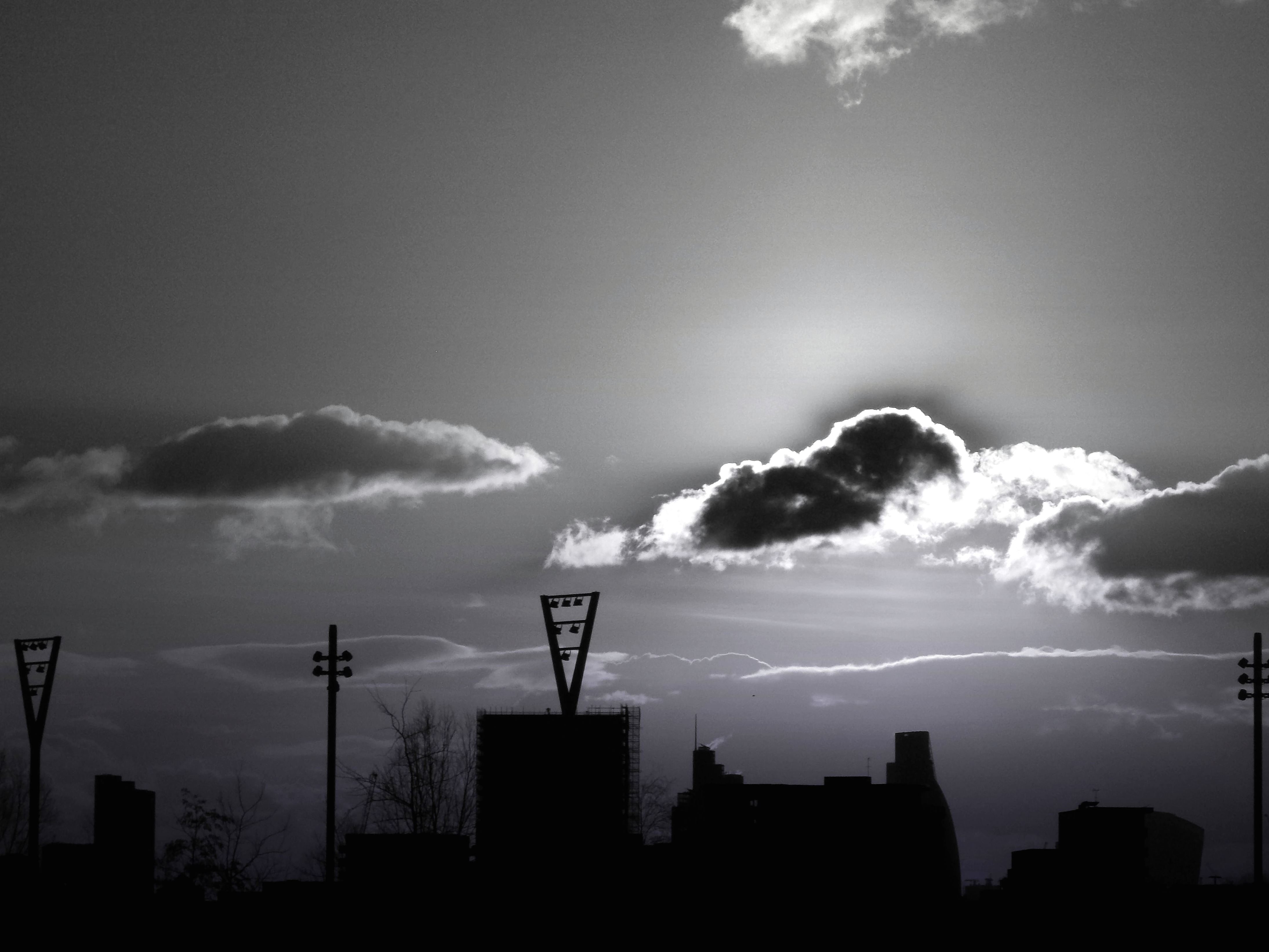 フリー写真画像 自然 シルエット 空 建物 雲 太陽