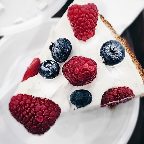 pie, dessert, plate, raspberry, sweet, blackberry, blueberry, cake, cream