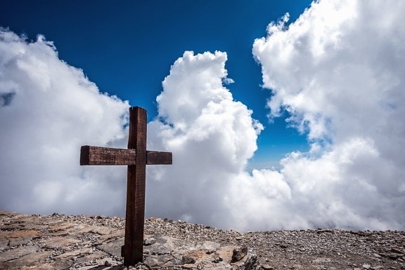 Croce, rocce, cristianità, nuvole