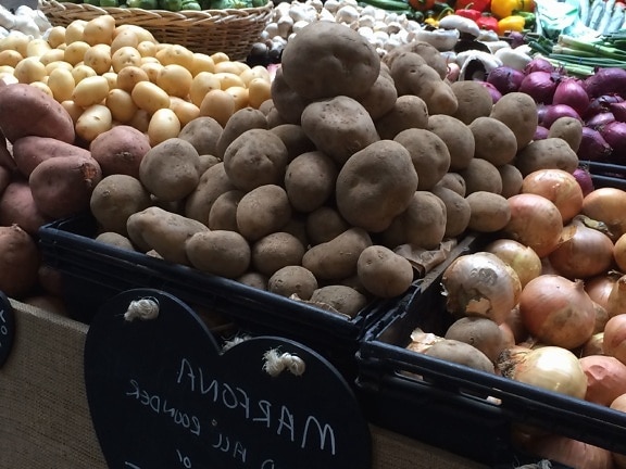 Oignon, pomme de terre, légumes, supermarché