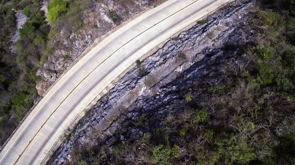 Cliff, estrada, rochas, árvores
